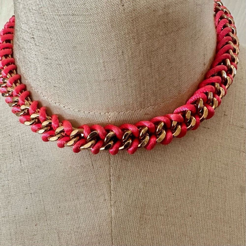 Pink and gold tone twisted chain necklace